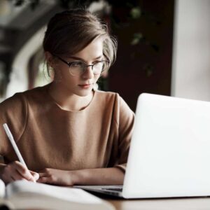 Estudiante curso online PCE UNEDasiss